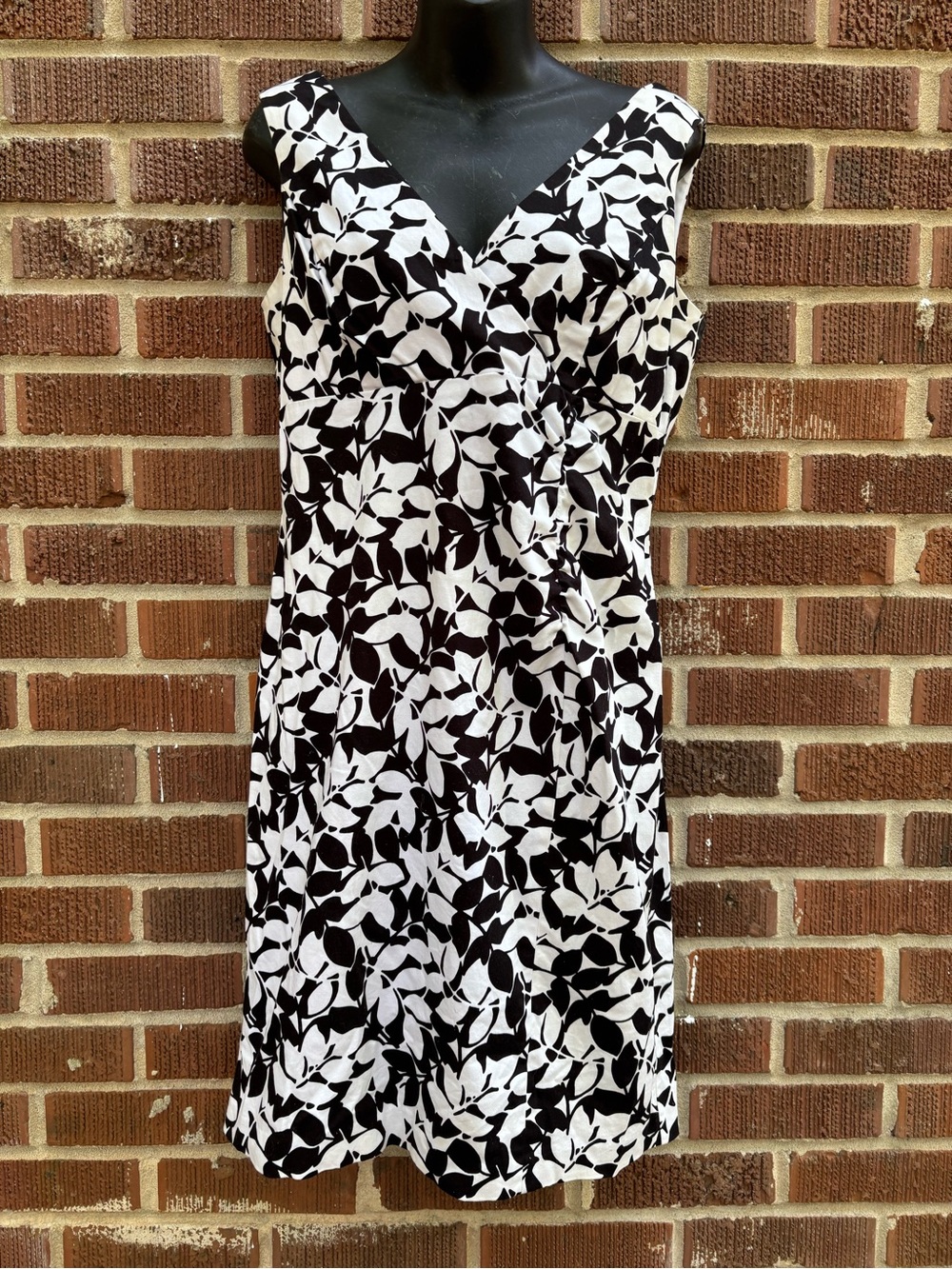 Donna Ricco Sz 12 Black White Floral Tropical print Sleeveless A Line Dress